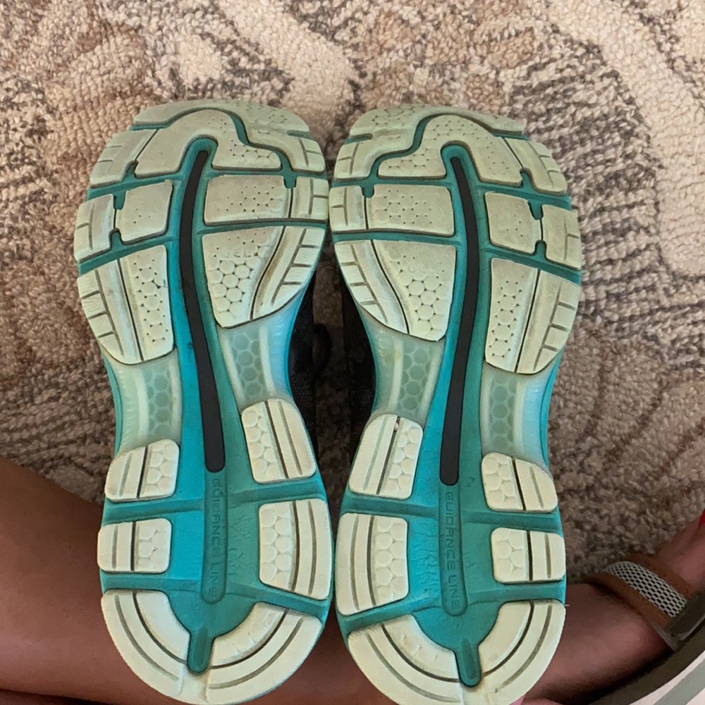 ASICS running shoes - Picture 4 of 4